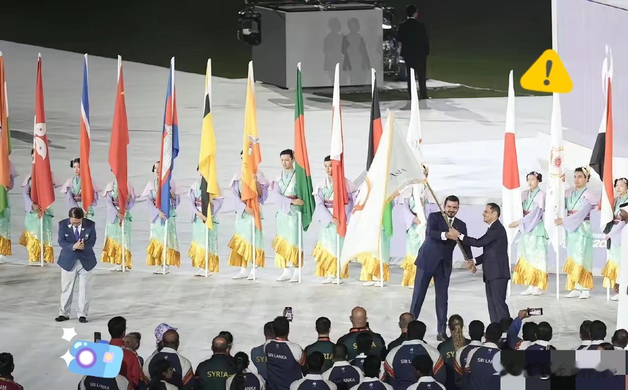 日本代表团彻底尴尬了！

在亚运会闭幕式交接亚奥理事会会旗后，日本代表如释重负，