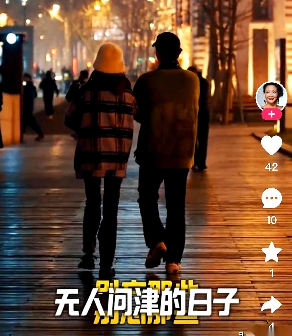 64岁的张兰，又被自己儿子一脚踩了刹车。
一场全公司高管坐镇的直播，灯都架好了，