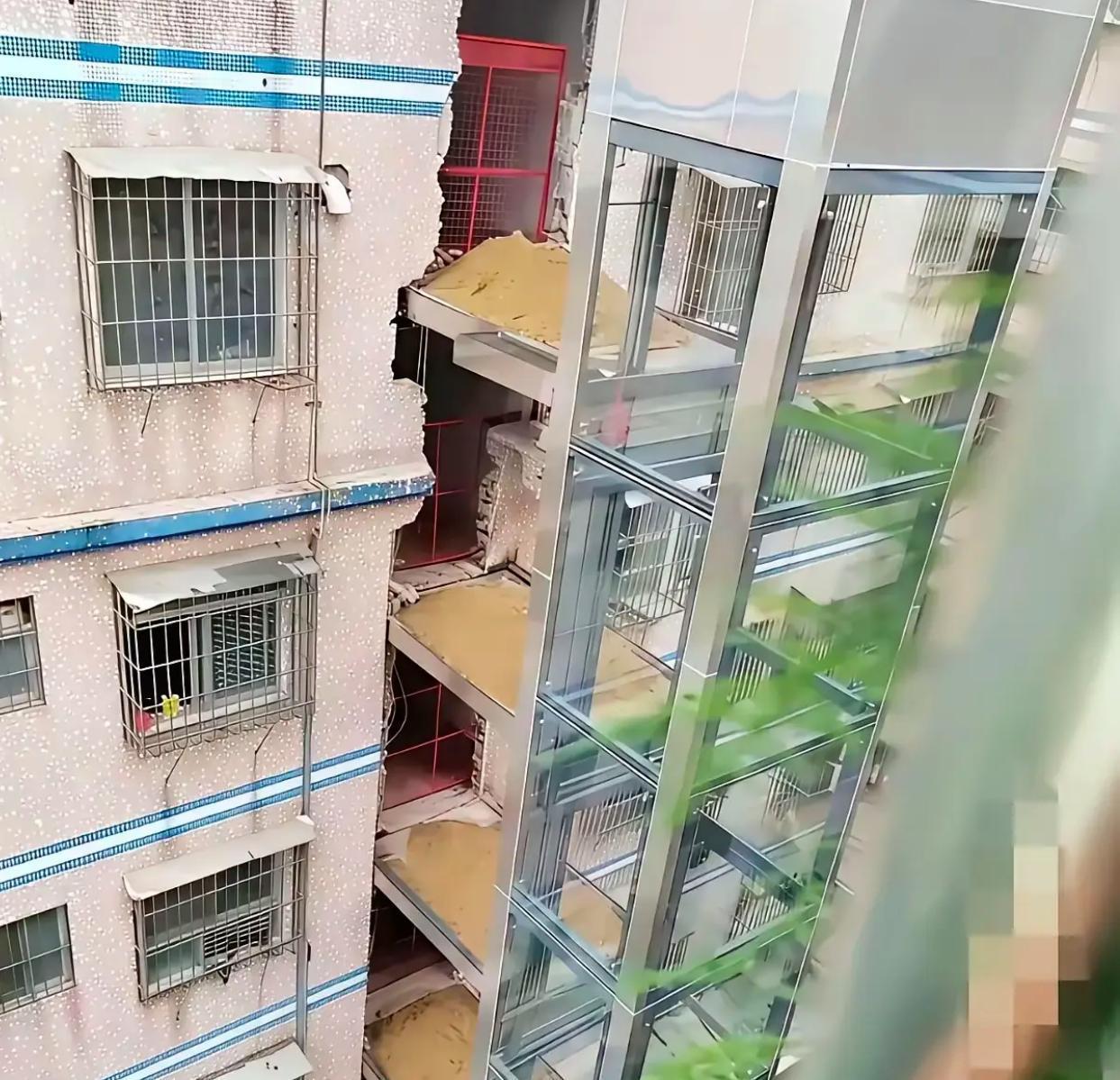 这就是后装电梯的危害[呲牙]