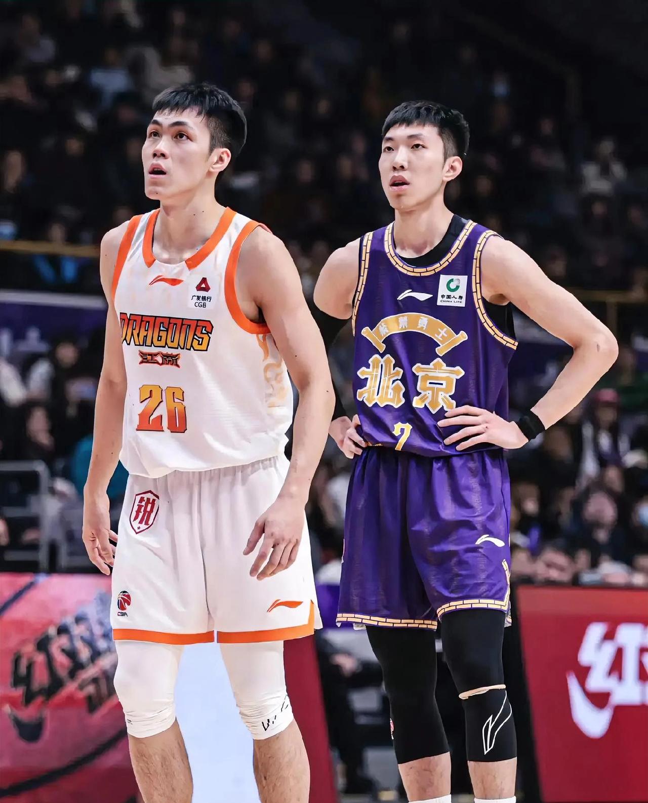 廖三宁今天真的开挂了！在今天北控对阵江苏的CBA常规赛半场比赛中，北控51-50