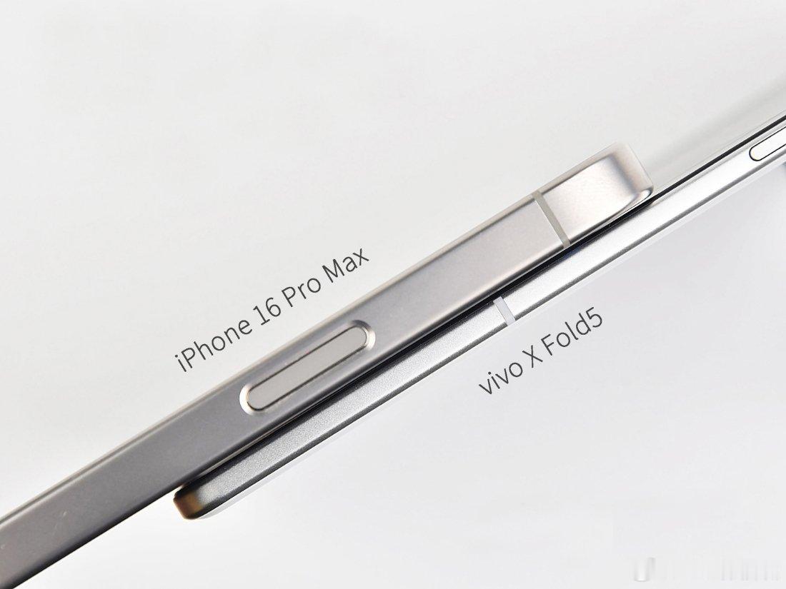 vivo X Fold5也是要来了。据说是用了骁龙 8 Gen 3，有潜望长焦，