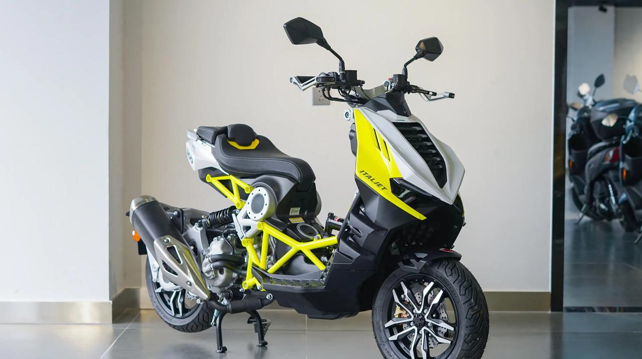 #为什么踏板车这么受欢迎?#
因为实在是太方便了，拧油门就走的那种，又不用换挡位