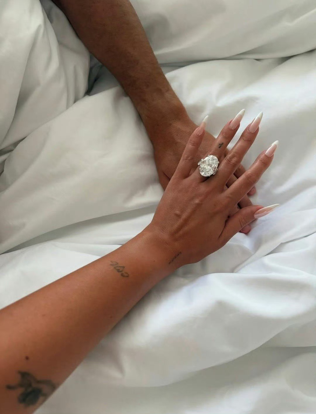 C罗向乔治娜求婚成功罗哥终于结婚了。 ​​​