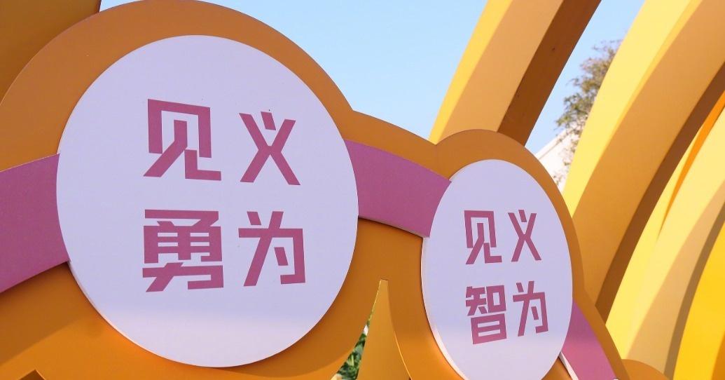 【四川务工女子阻挡工友伤人被误伤，海南乐东拟表彰其见义勇为】官方表彰女子阻挡工友