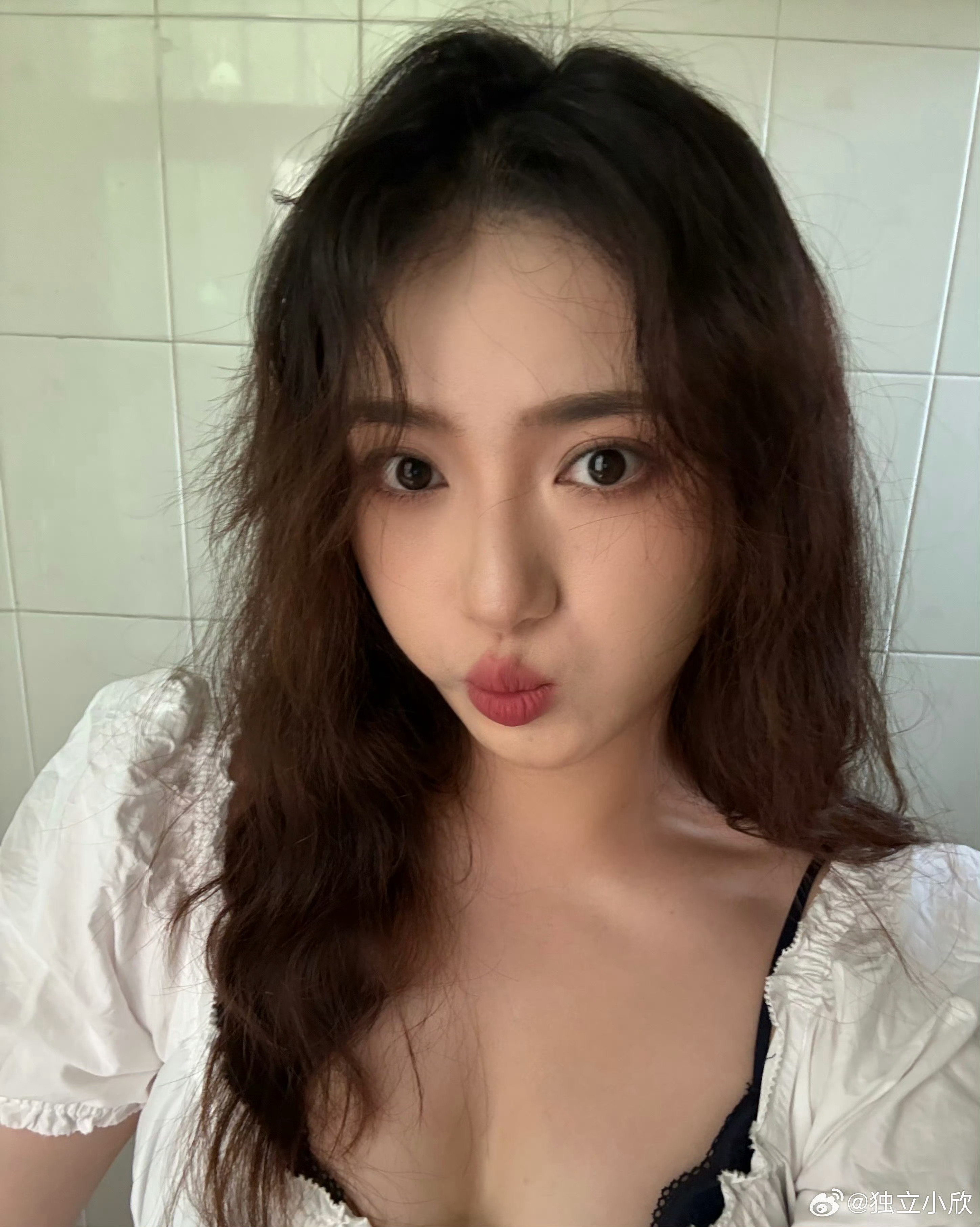 小欣表妹都有好久没来公司了，我也只在微博上见过她 