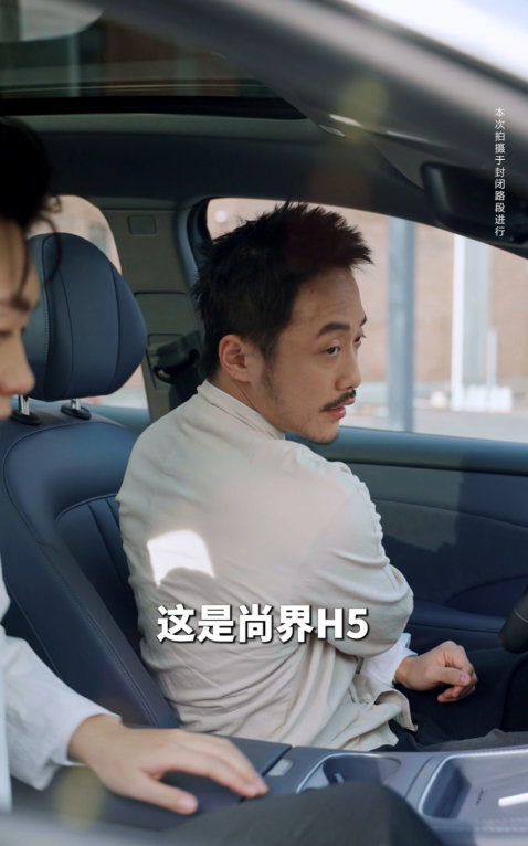 能有一个人这样陪着我，真的是让人感到非常的幸福，张兴朝和李嘉诚之间的友情我也太爱