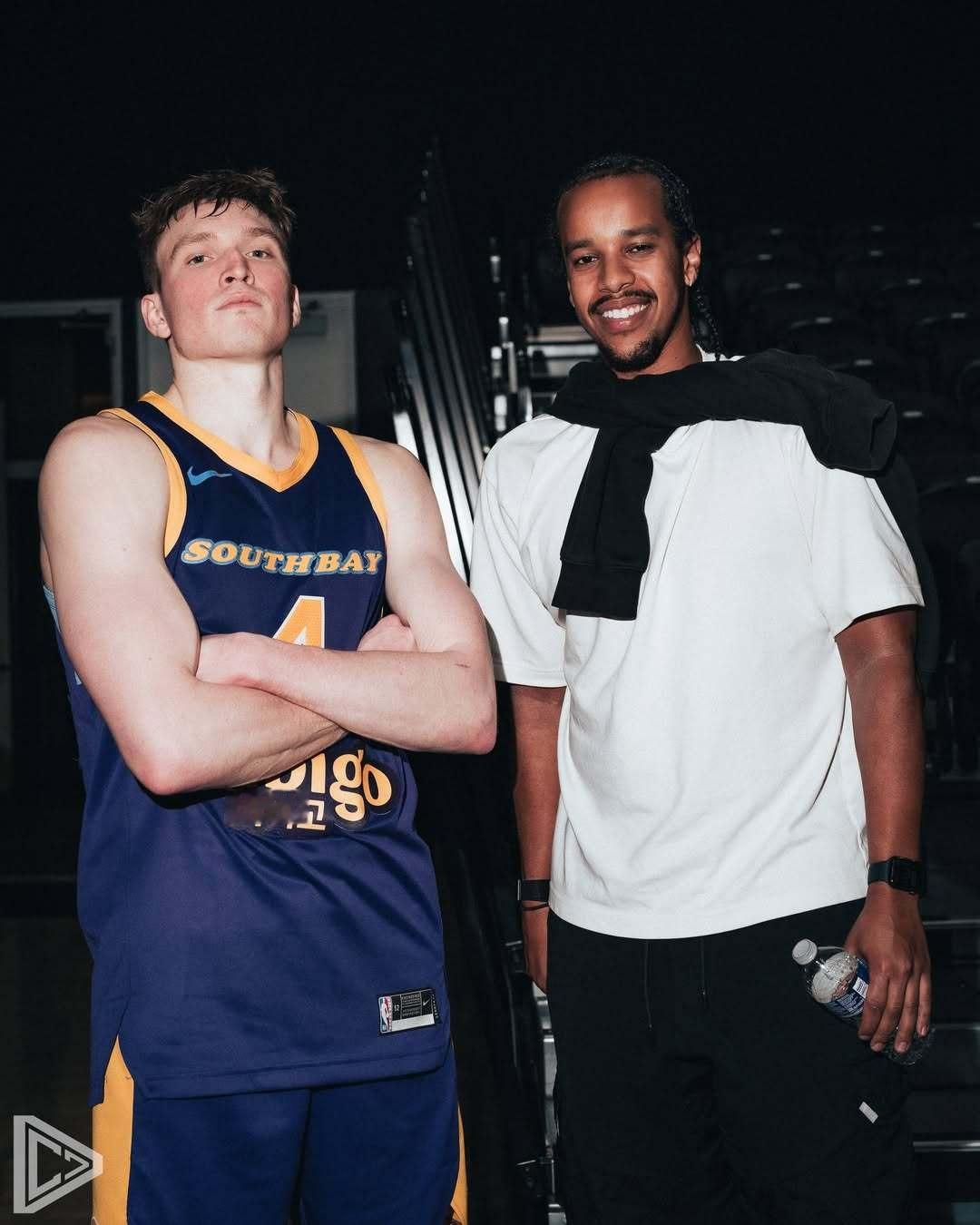 昨日南湾湖人比赛图洛杉矶湖人