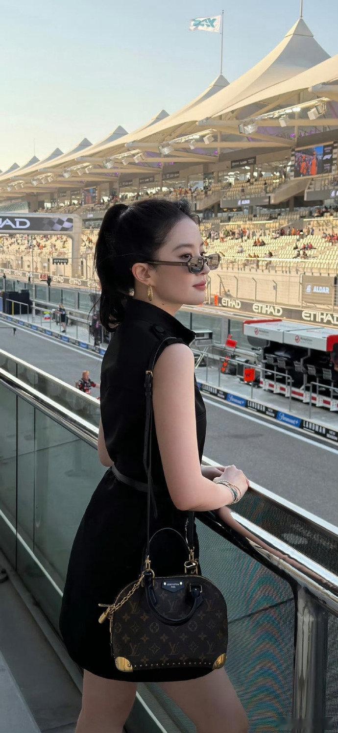 阿布扎比文旅部发了刘亦菲阿布扎比文旅部发了刘亦菲打招呼文旅部同步分享打招呼美图，