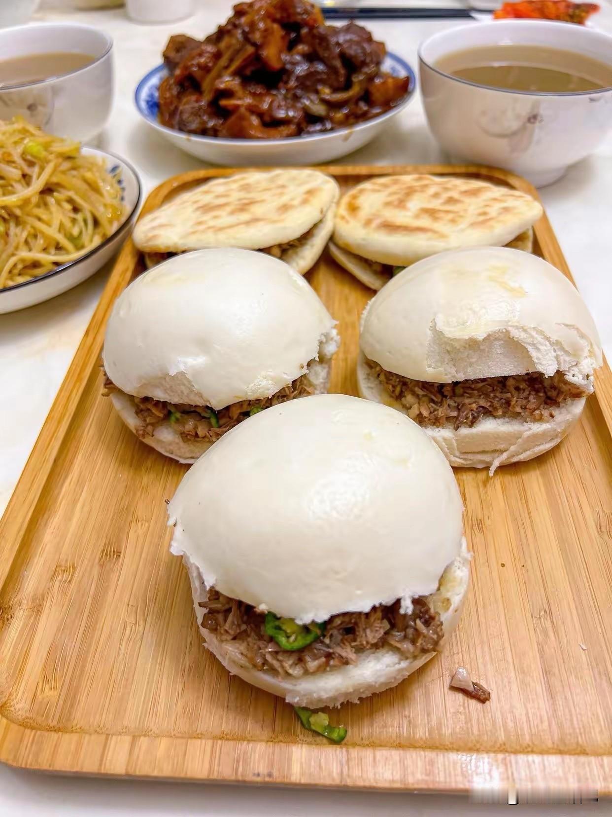 这么实在的肉夹馍，还是第一次见。