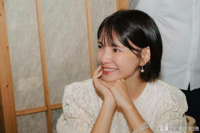 李心洁唱功乘风2026唱功扎实、情感真挚，李心洁在雨爱里的表现，完全是舞台核心 