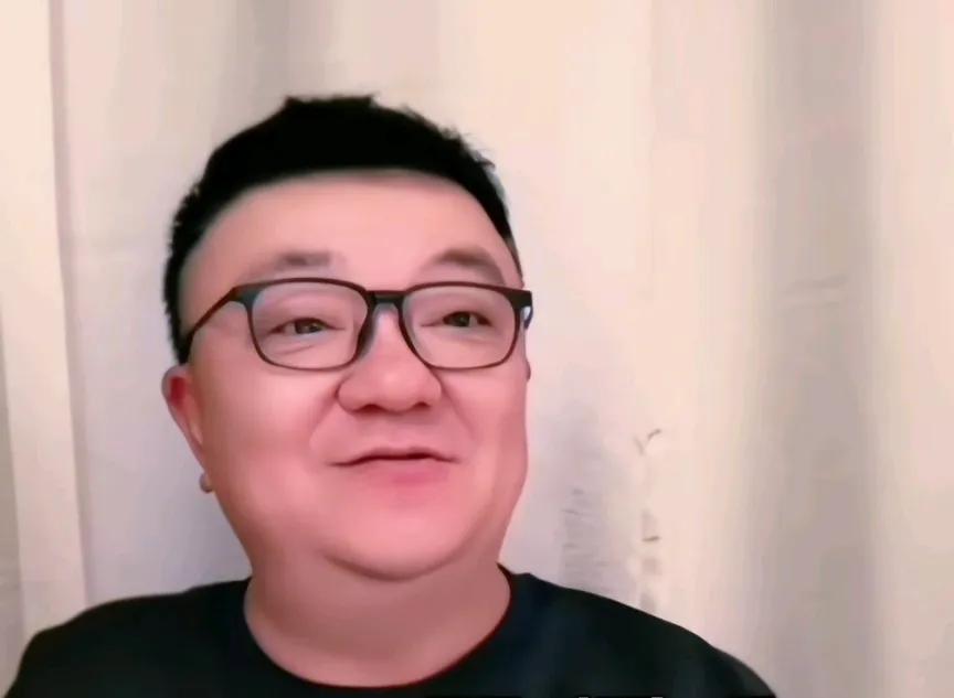 媒体人董路坚持认为，只有从小时候多赢球，长大后才能继续赢。
在U17国足获得世少