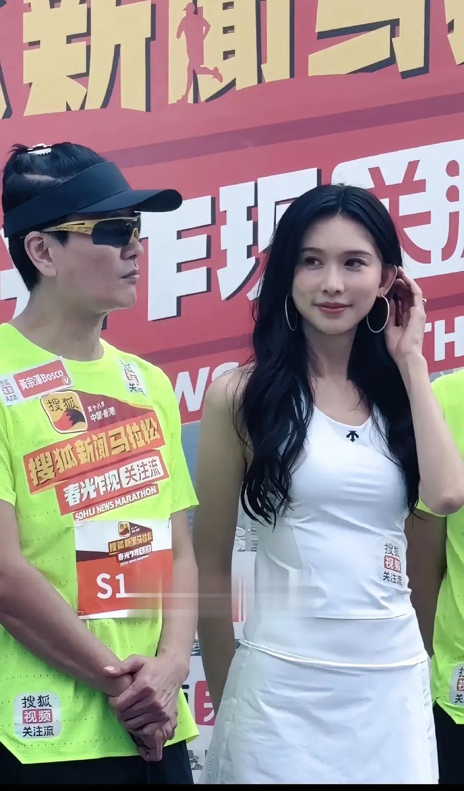 这张照片完全看不到林志玲曾经的一点影子。不过，50岁了还能保持这样的身材、气质很