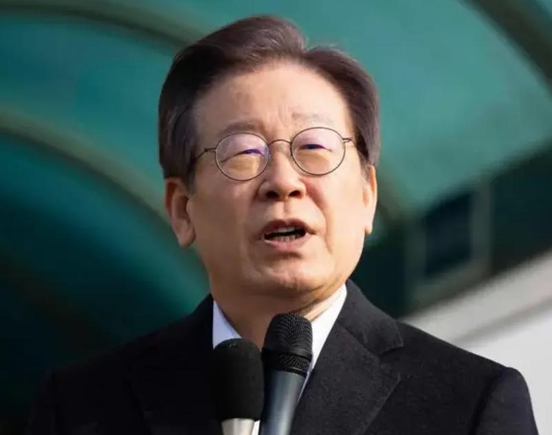 175比2压倒性优势通过决议，李在明押上一切终结一个时代

八月四日，李在明签下