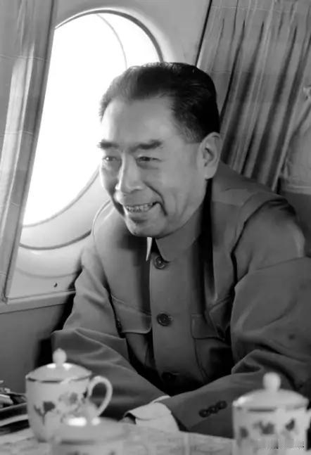 跨越时空的家国情怀：周总理与刘本昆夫妇的动人故事 1997年，中国银行查账时竟发