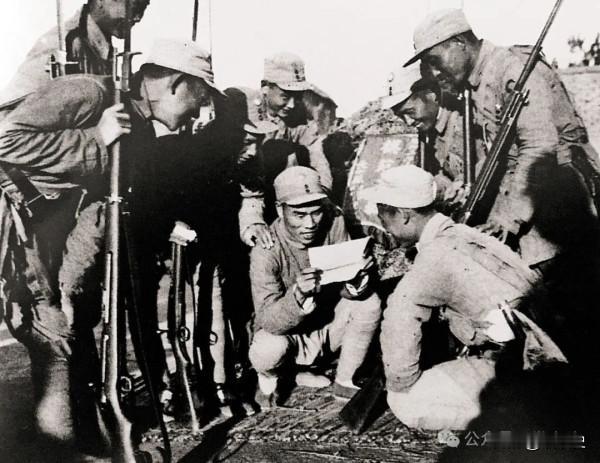1943年，腊月三十。泰安安驾庄北门外的寒风里，22 岁的李耀华站在了刑场上嘶吼