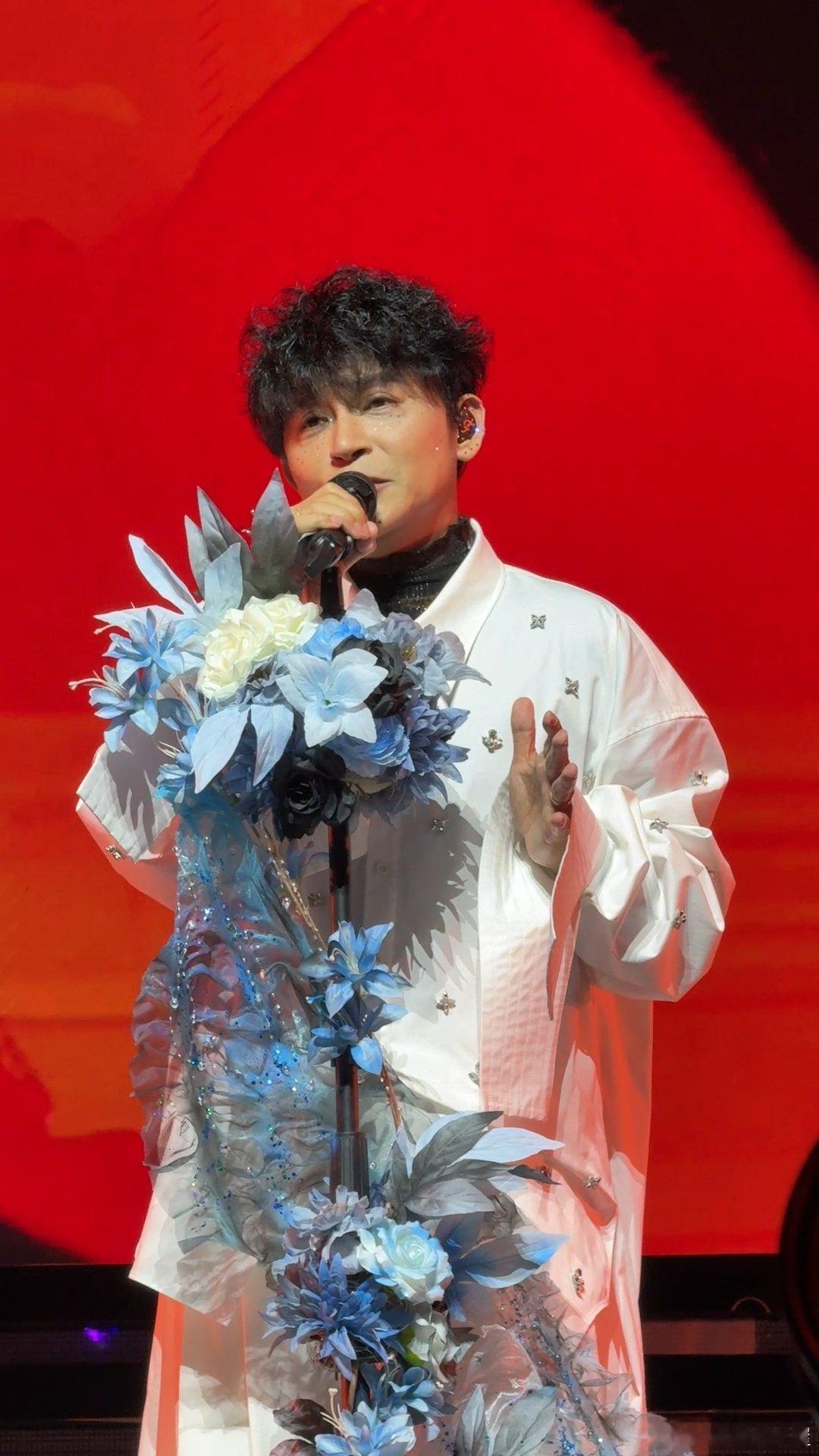 陈志朋还是老辈子懂我陈志朋时隔十年开唱三度落泪这场演唱会承载着几代人的青春记忆，