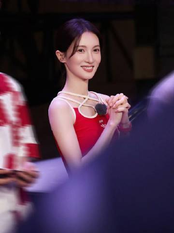 金晨勇敢打破性别界限  昨天金晨在决赛中的表现太炸裂了，四连漂移惊艳全场！她用实