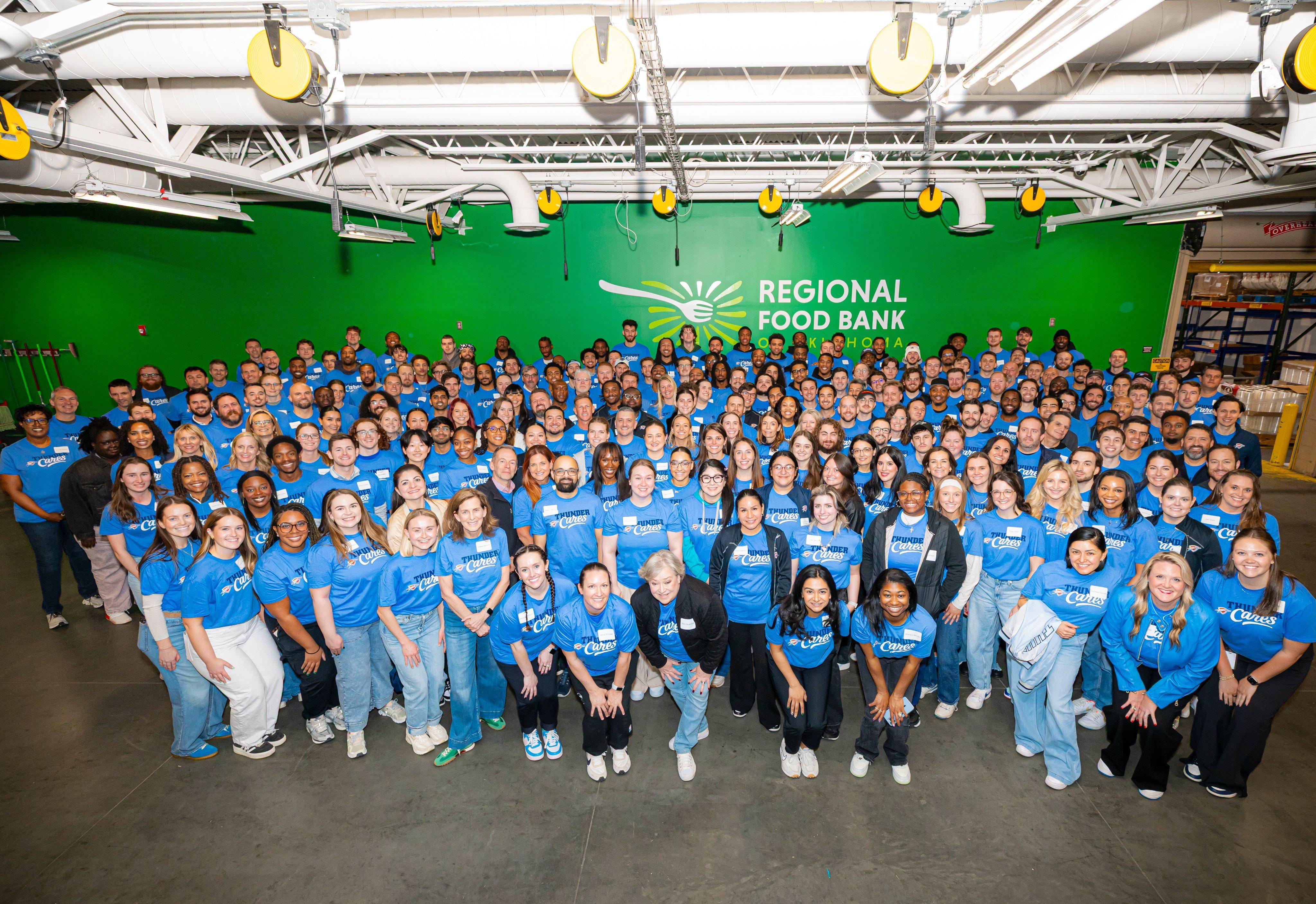 最近比赛看的让人开心，金主爸爸赞助我们给大伙抽个雷霆周边，金粉评论即可！晚安大伙