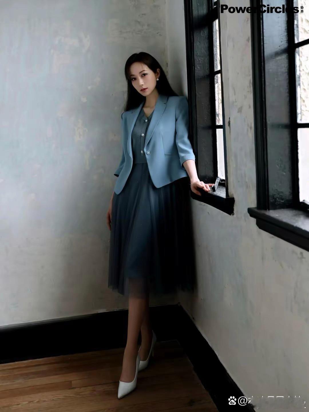 韩雪穿搭心得：日常款穿搭如何彰显女性苗条与气质之美 