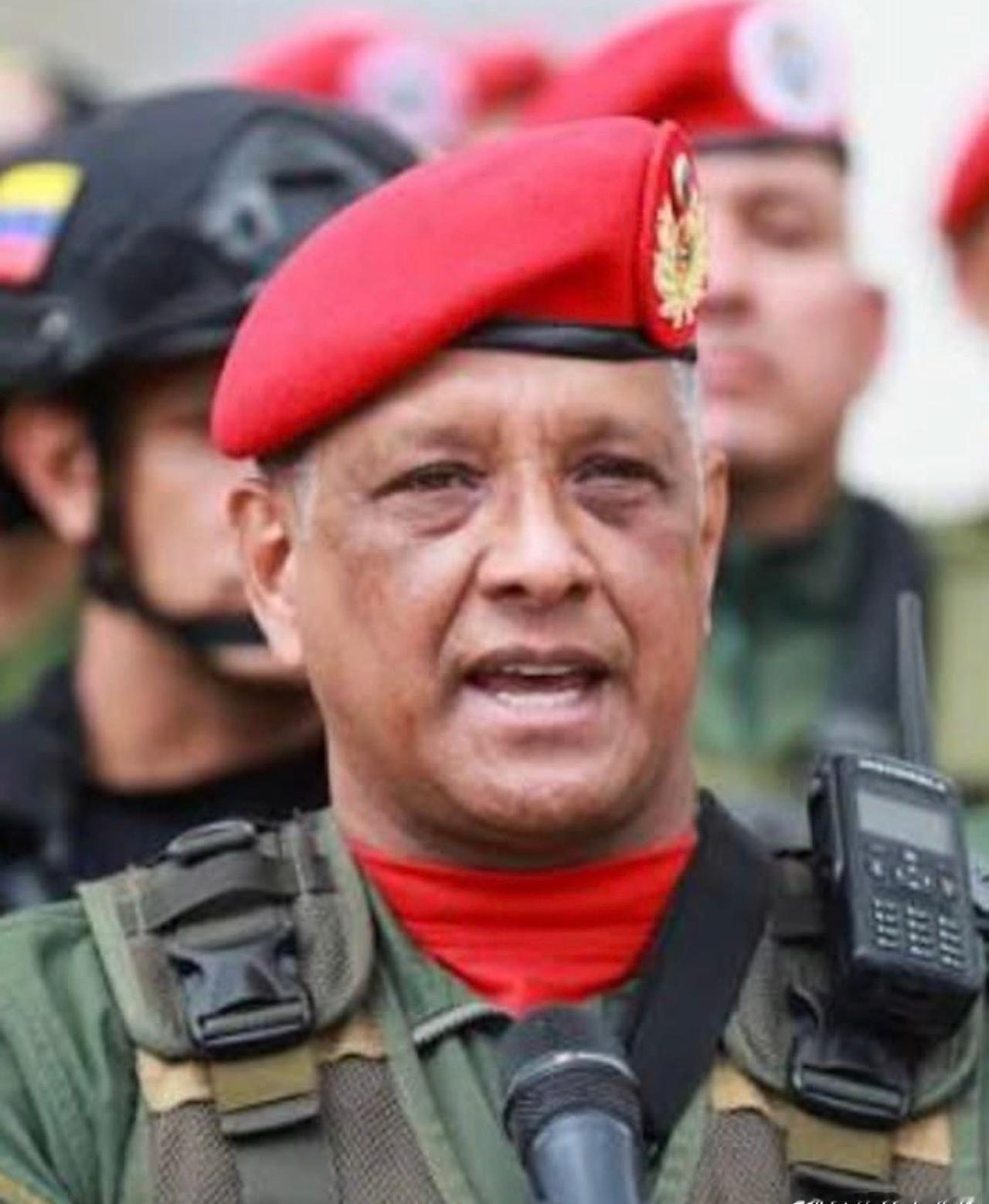 已确认，德尔西·罗德里格斯下令解雇总统卫队和国防警察（军事反情报局）总司令哈维尔