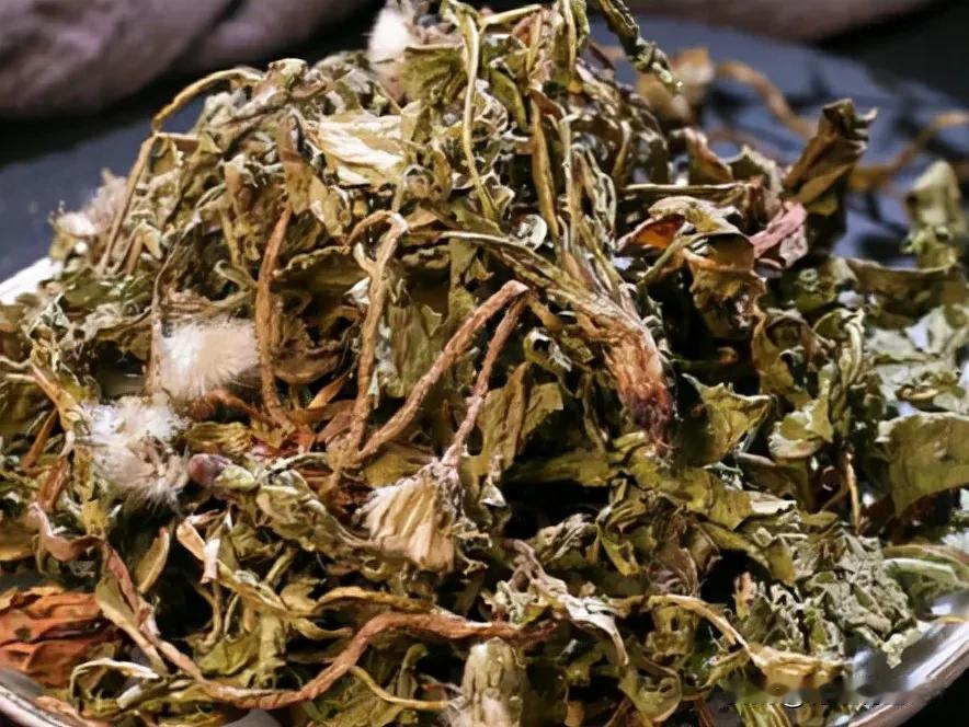 蒲公英与各种食材搭配的神奇功效！

1. 蒲公英＋山楂：降血脂
蒲公英与山楂的搭
