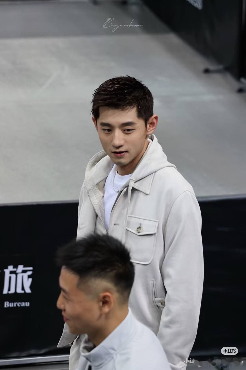 有网友曝张继科张蕊已经结婚生子不得不说他的确挺长情的两个人在已经一起五年了愿有情