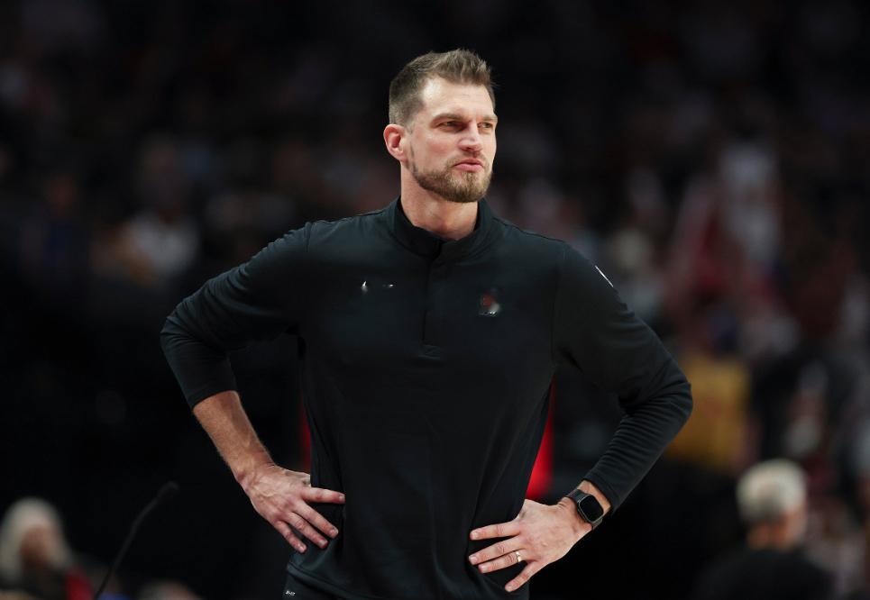 今天开拓者主教练斯普利特在媒体日上接受采访，谈到了球队伤员陆续回归的消息。斯普利