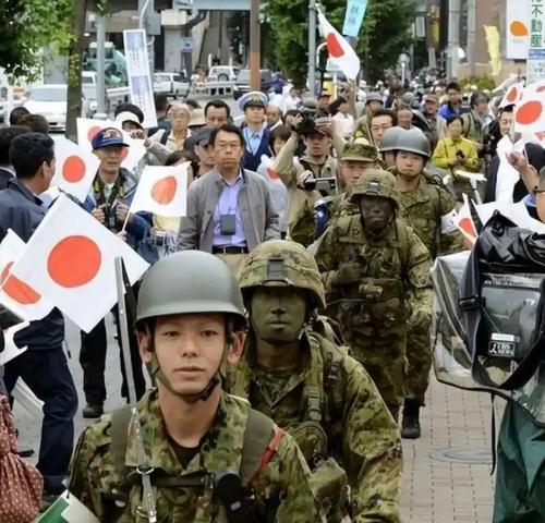 日本政客放核威胁，民间舆论炸锅，历史伤疤再被揭开。
最近日本有个右翼议员在网上说