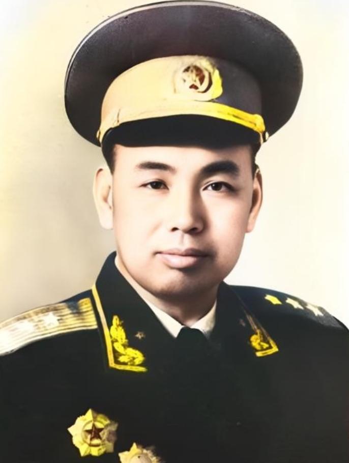 1983年，77岁的许世友准备回乡探亲，他特别申请了43辆吉普。领导奇怪：从不搞