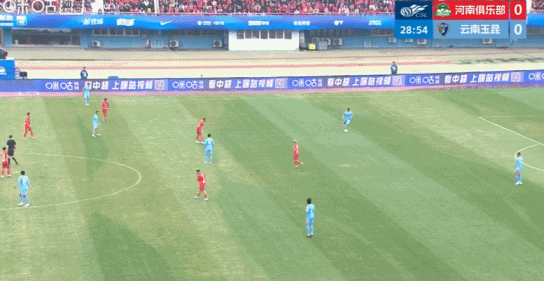 问题在哪？张宸梁失误送大礼之前，玉昆外援布尔克特意靠近传给他