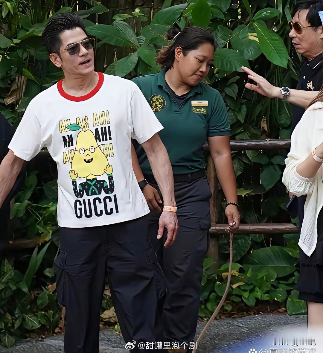 走到哪都不离手，确实是生理性喜欢了 ​​​