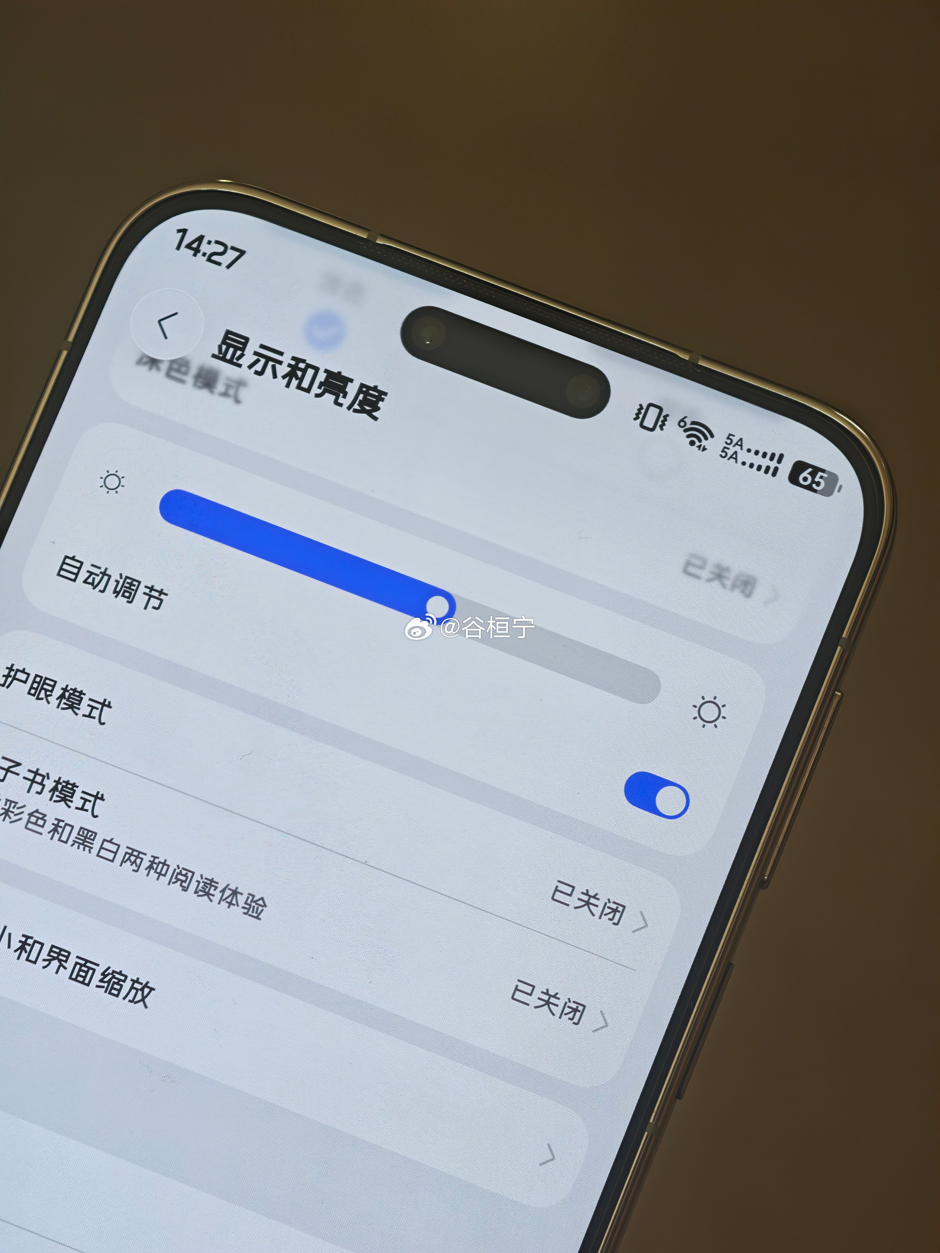华为的三挖孔太吸精，应该少数人才会设置成一个岛吧？ ​​​