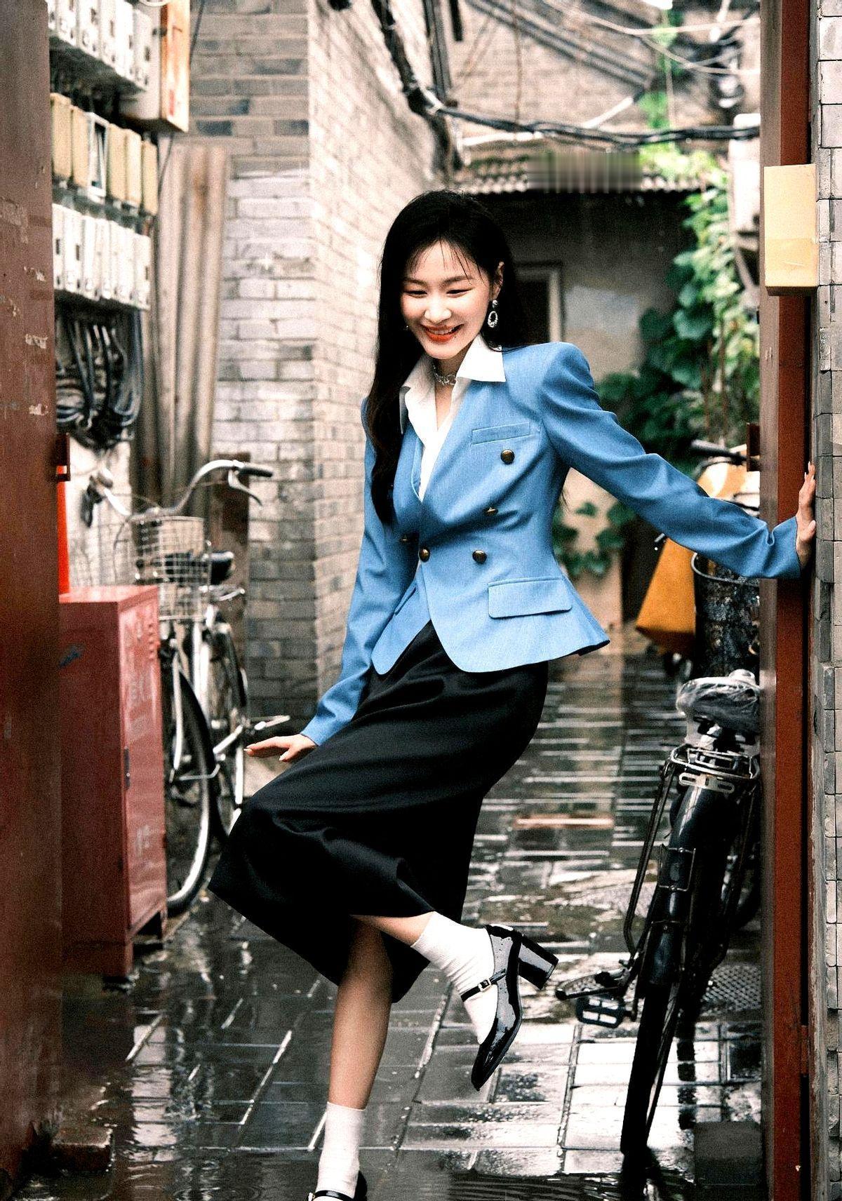 金靖三场戏，全剪了。
不是她演得差，是王家卫的旗袍，一针都不能歪。
演员不是主角