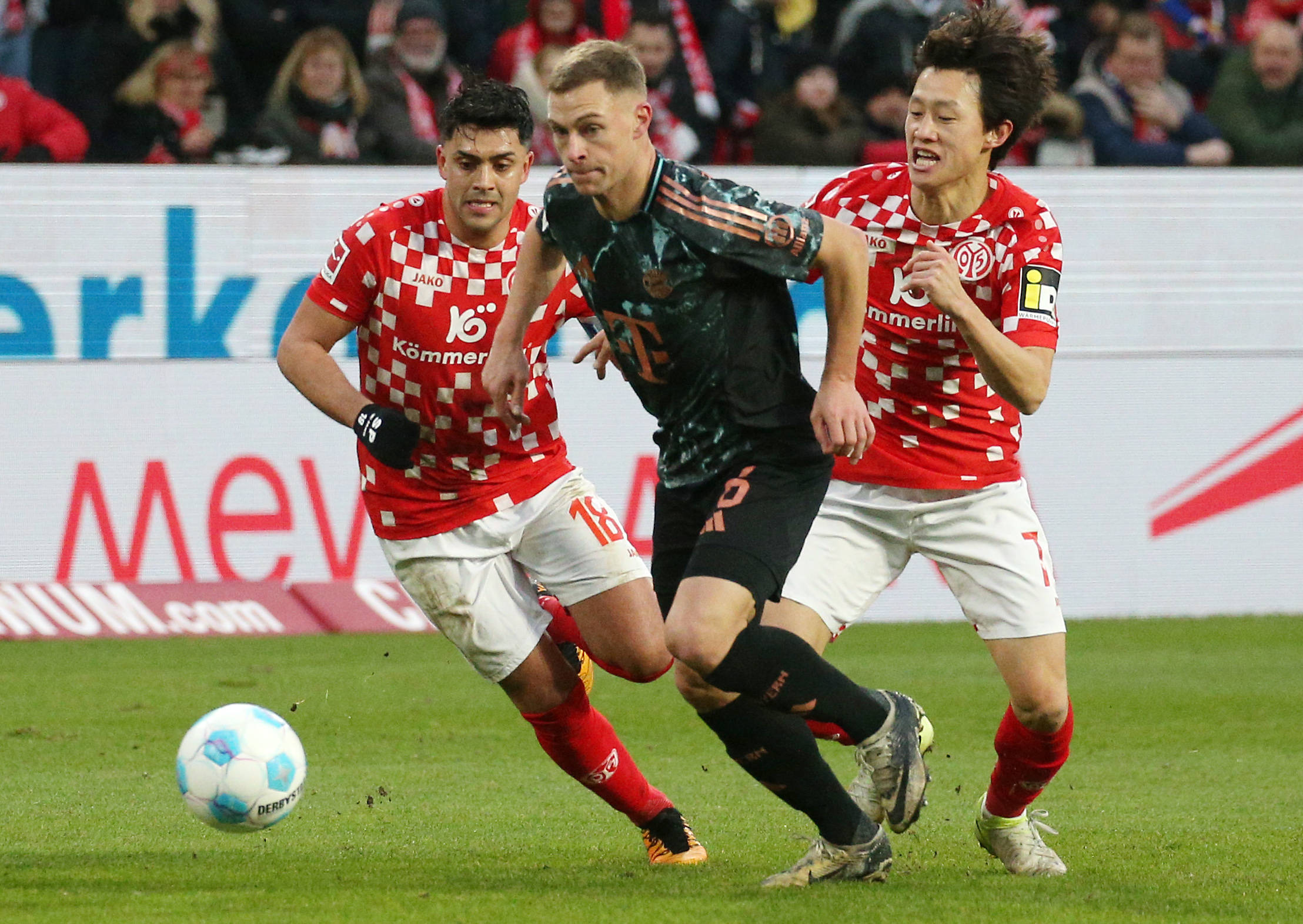 李在城梅开二度，拜仁客场1-2不敌美因茨，本赛季德甲联赛首败。与此同时，勒沃库森