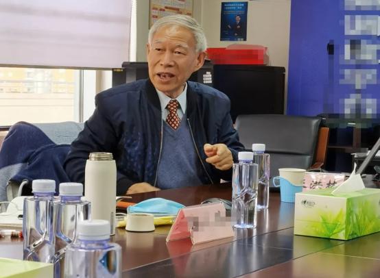 张洪林教授揭露伪气功，不反对一般的练气功。有些人想浑水摸鱼，妄称张教授一竿子把所