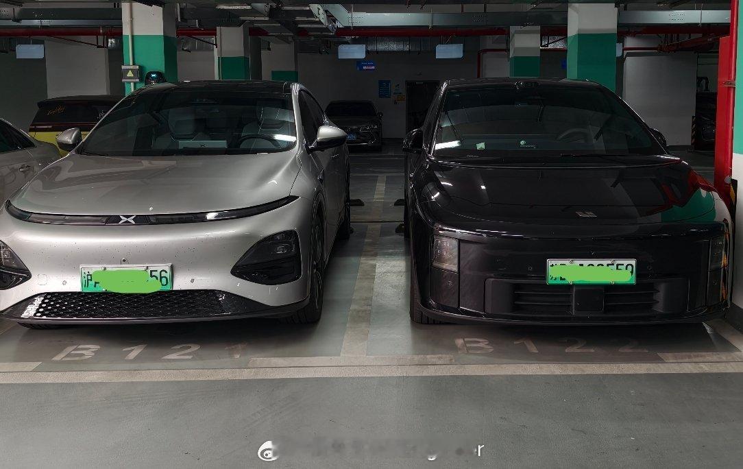 我的隔壁车位以前是福特翼虎+奔驰车主，现在换成了理想i6。他之前问过我，买理想i