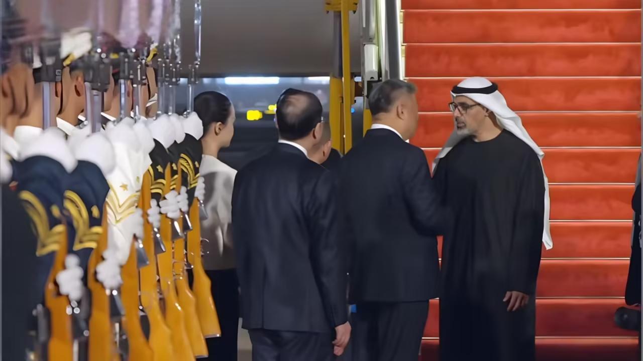 阿联酋王储访华果然不简单，人民币在中东石油结算占比飙升至41%，白宫吓出了一身冷