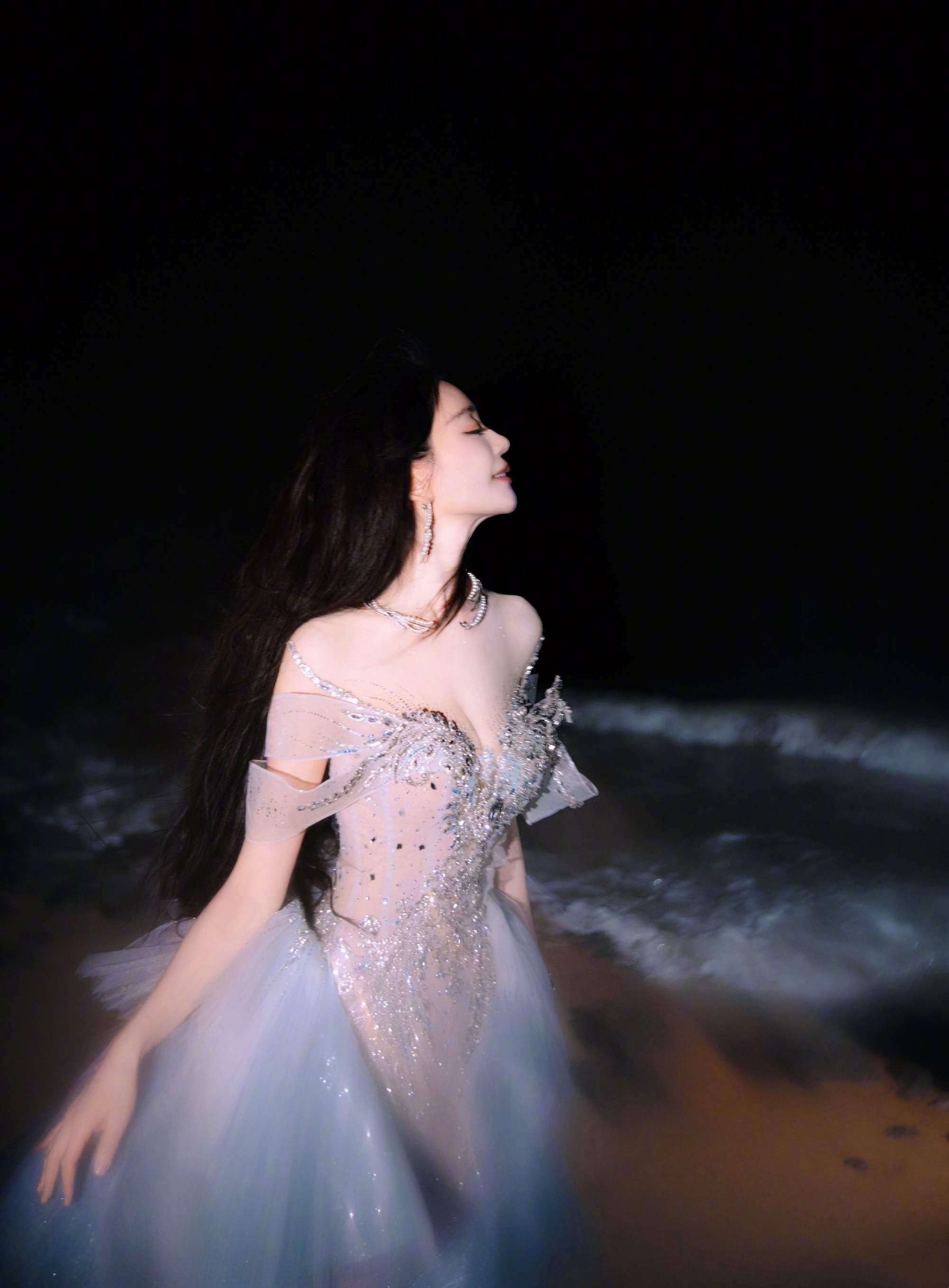 海陆，薄纱轻盈，美丽的人鱼公主上线。海陆