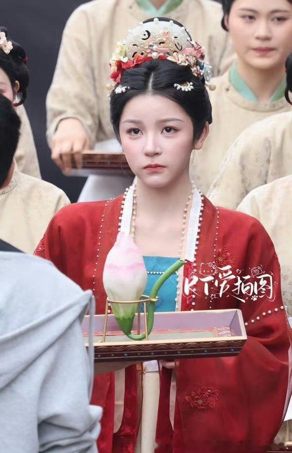 比现在的张淼怡好看点儿张淼怡都演古偶女主了，这个演张淼怡的古偶女二那咋了