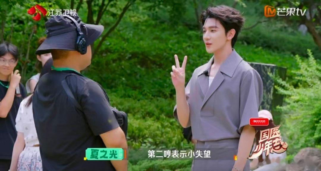 夏之光挤眉弄眼不如陈妍希一句话 搞笑反差感来了，夏之光好几次挤眉弄眼卖力输出，脸