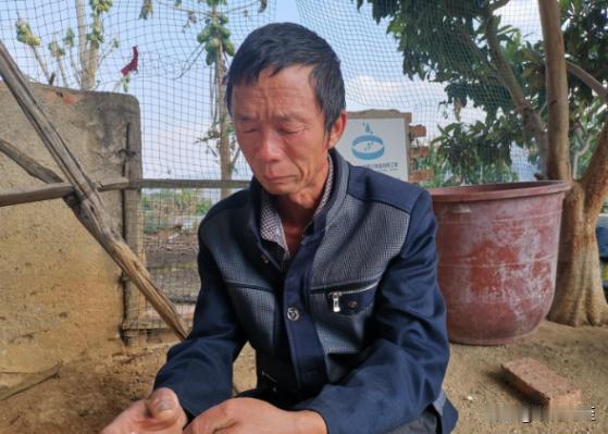 “逼我上绝路？”攀枝花一果农老李，看中了山上5亩荒地，他一口气付了30年的承包费