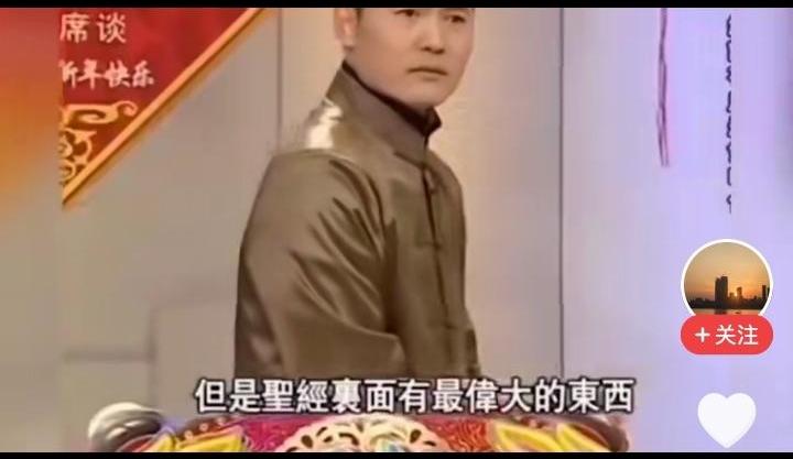 这个老教授叫黎鸣，现在已经80多了，
这是十几年前的视频，在凤凰卫视的王牌栏目：