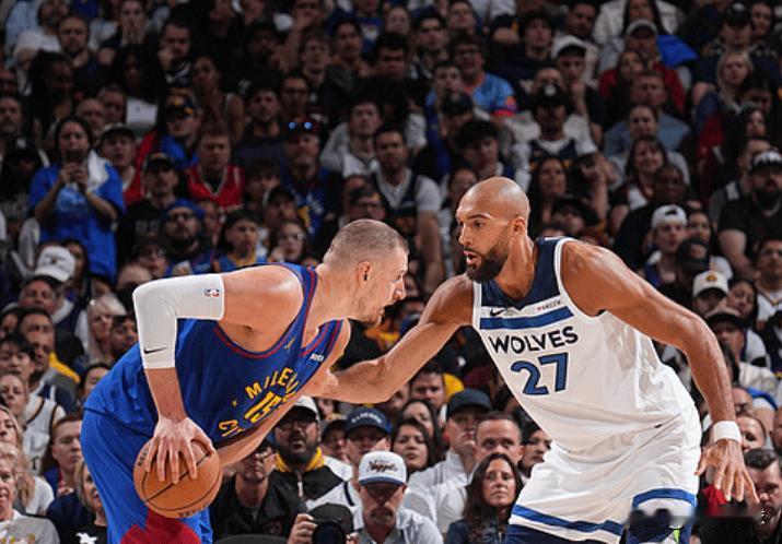 约基奇竟然打不动戈贝尔，竞技水平出现了肉眼可见的下滑。
今天掘金被森林狼19分大