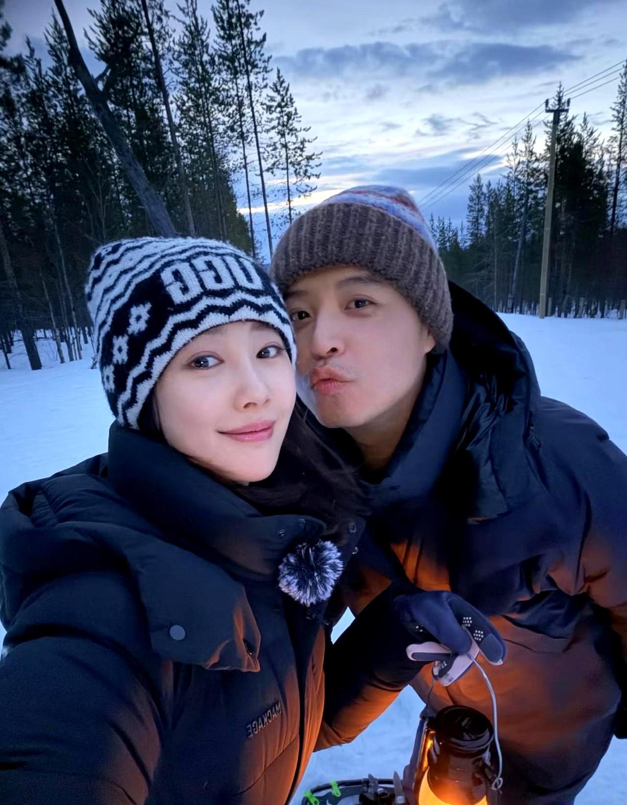 马頔对李纯那是真宠，看他在节目里那股黏糊劲儿就懂了。
 

两人2025年领证，