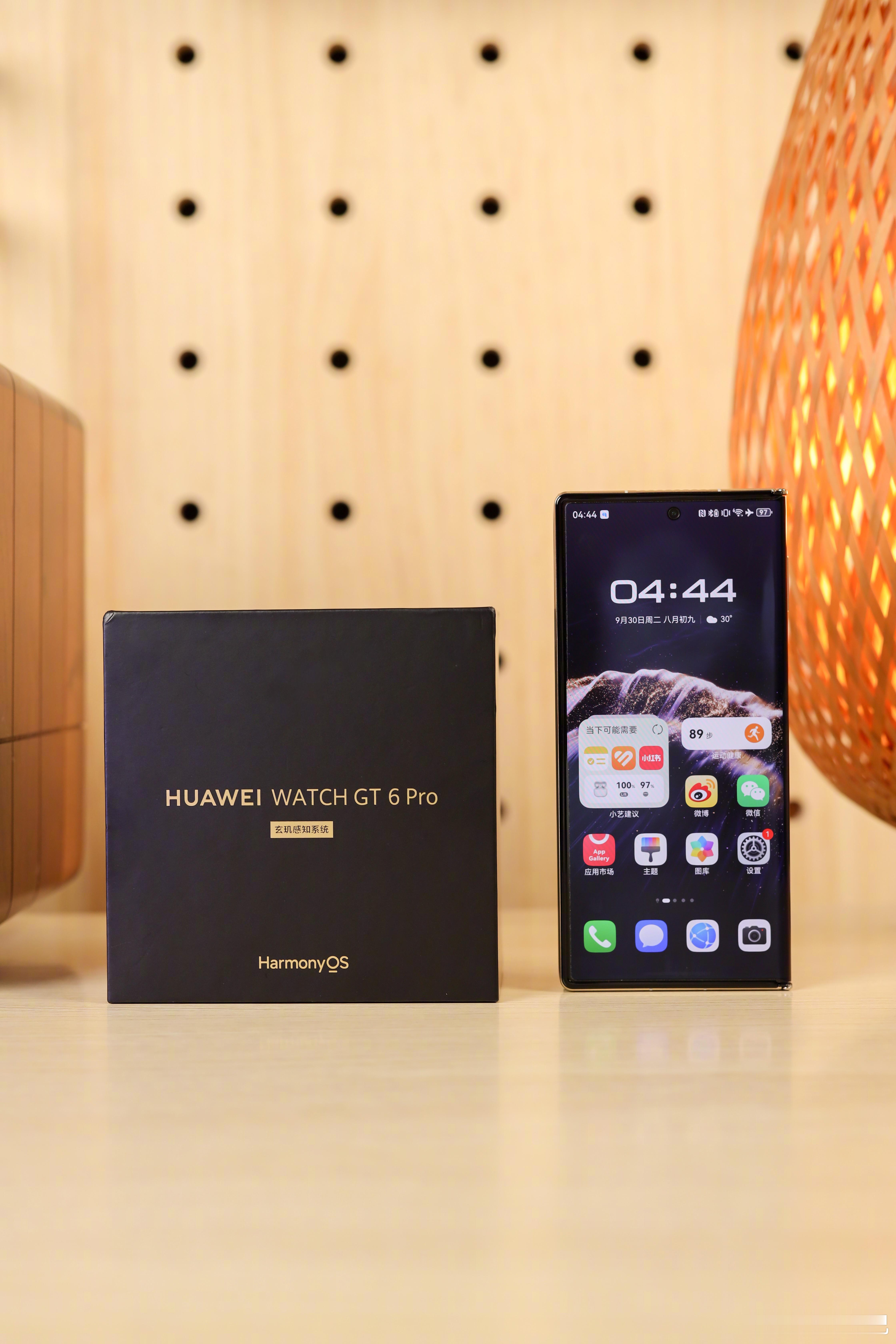 华为 Watch GT6 Pro 真挺帅[酷]，钛合金表壳+钛金属表带+蓝宝石玻