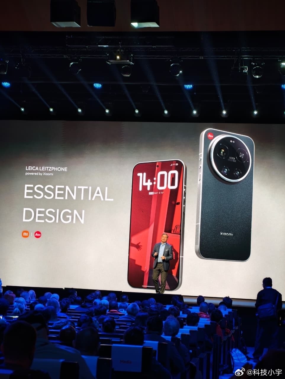 小米17 Ultra 徕卡限定版海外惊艳亮相，经典黑银配色徕卡味十足，仿佛一台可