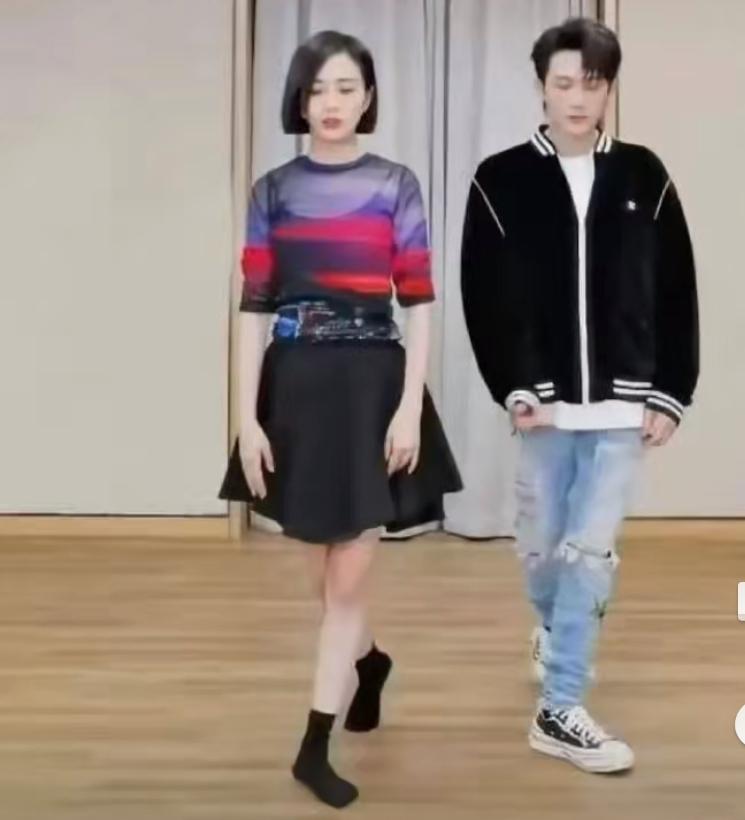 檀健次这瓜让我更好奇他的身高了
看过他和佟丽娅跳舞的视频，檀健次官方身高174，