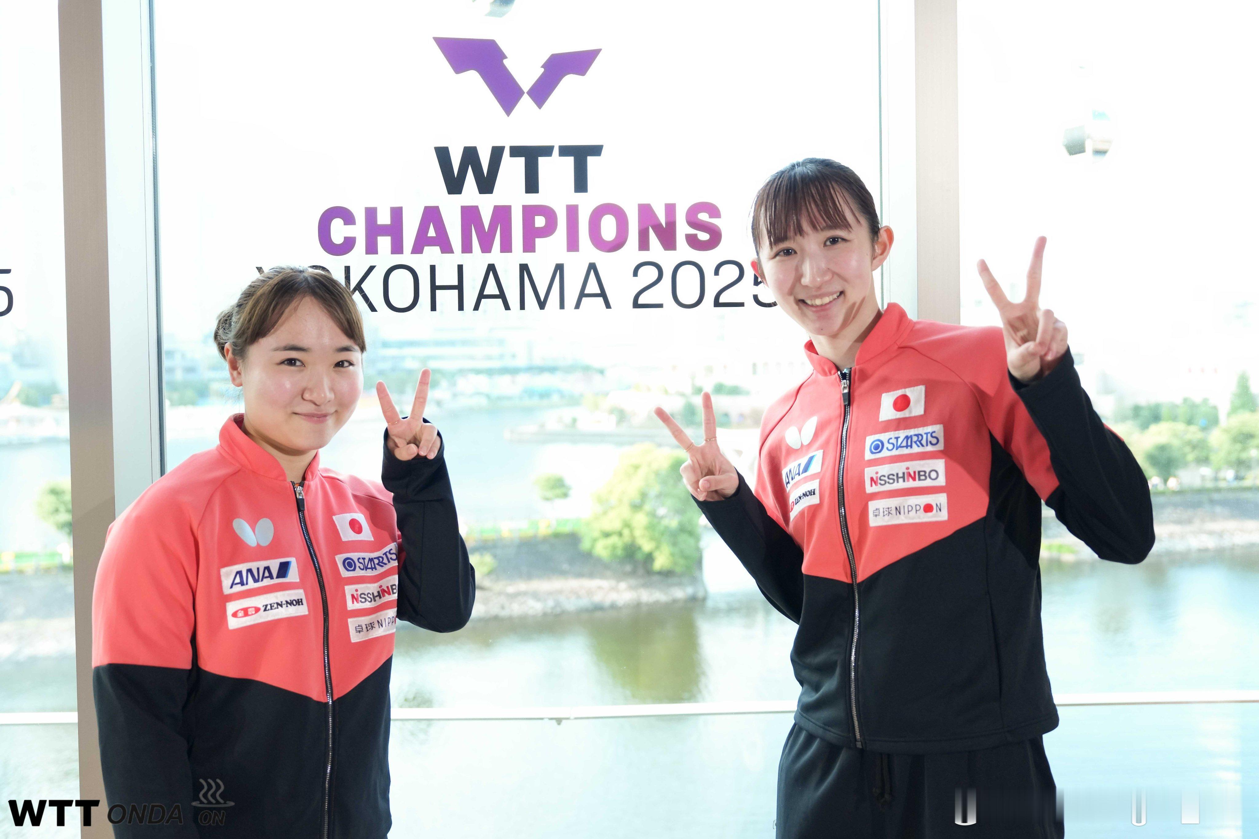 WTT横滨冠军赛2025 抽签仪式到场的东道主选手拍摄📷早田希娜、伊藤美诚、张