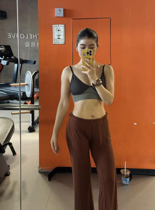 别动不动就喊姐姐 我怎么看你比我大不少