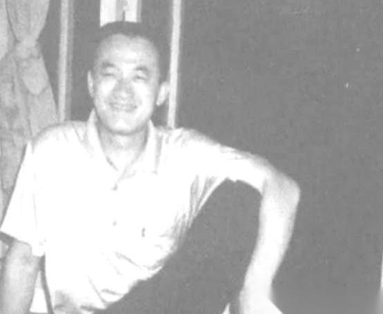 2002年，广西某医院推拿科。
29岁的医生李仁强正弯腰忙活着，后脖颈子突然传来